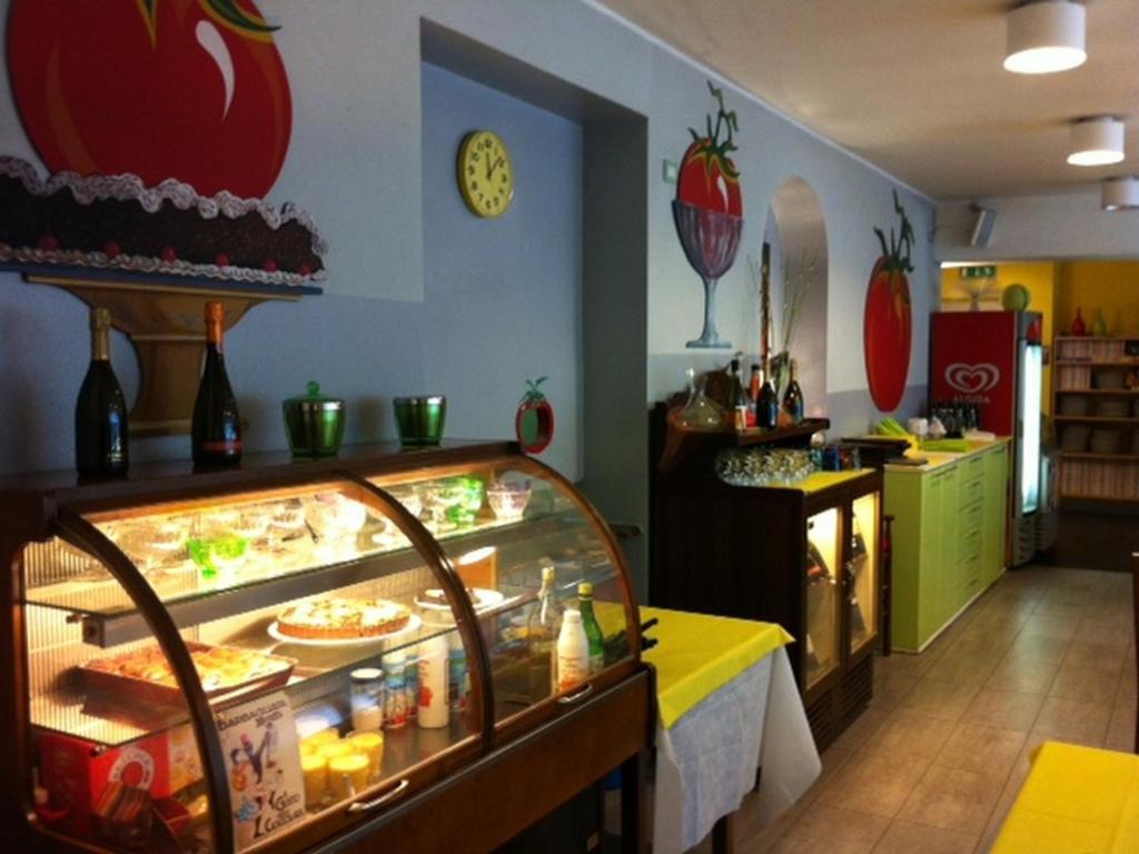 Albergo Ristorante Pomodoro 奥梅尼亚 外观 照片